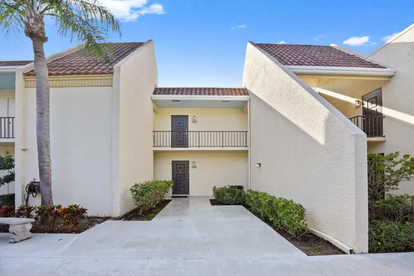 Picture of 1701 Presidential Way A203, West Palm Beach FL 33401