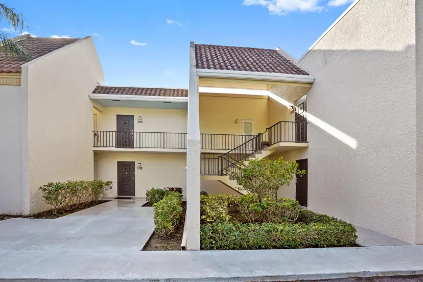 Picture of 1701 Presidential Way A203, West Palm Beach FL 33401
