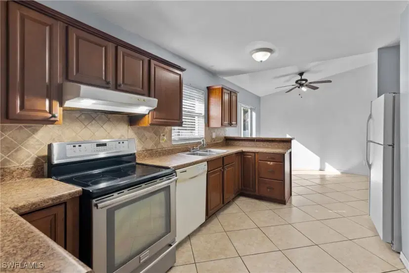 Picture of 232 SE 3Rd Ter, Cape Coral FL 33990