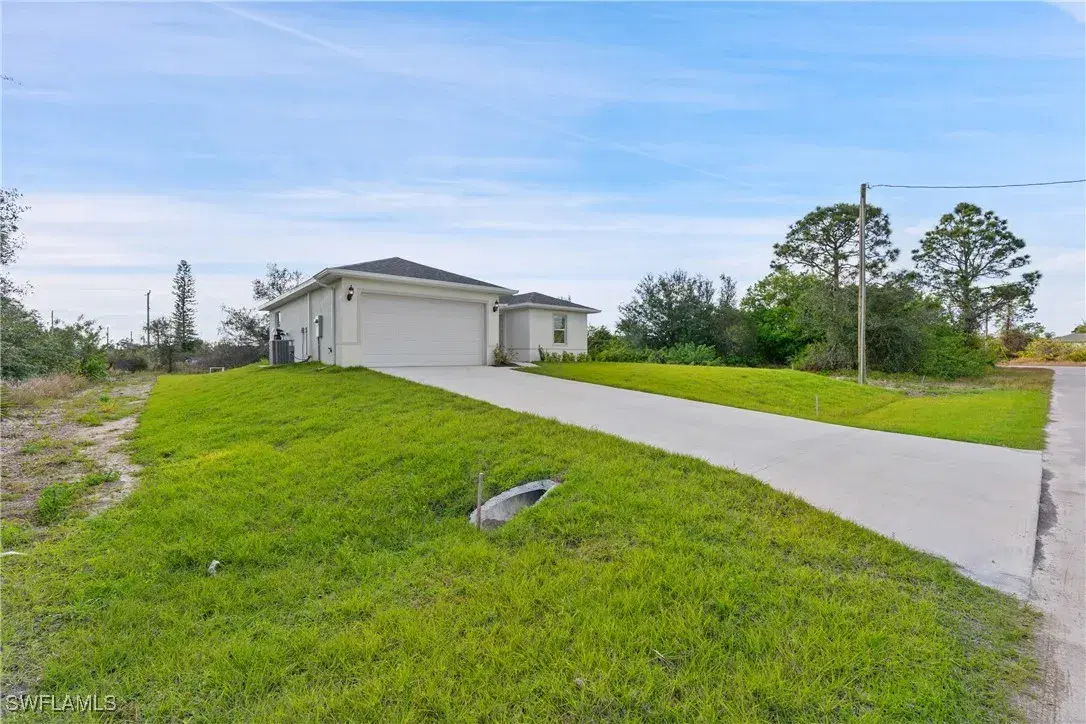 Picture of 829 Casper Yost St E, Lehigh Acres, FL 33974