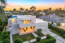 Picture of 440 Spinnaker Dr, Naples, FL 34102