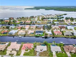 Picture of 125 Graham St Sw, Port Charlotte, FL 33952