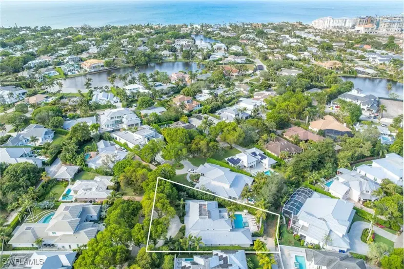 Picture of 661 6Th Ave N, Naples FL 34102