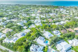Picture of 661 6Th Ave N, Naples, FL 34102