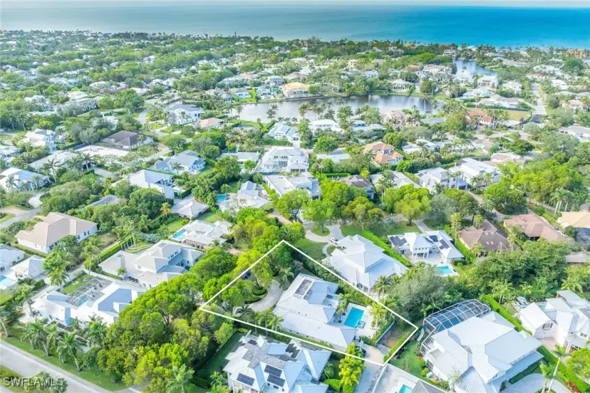 Picture of 661 6Th Ave N, Naples FL 34102