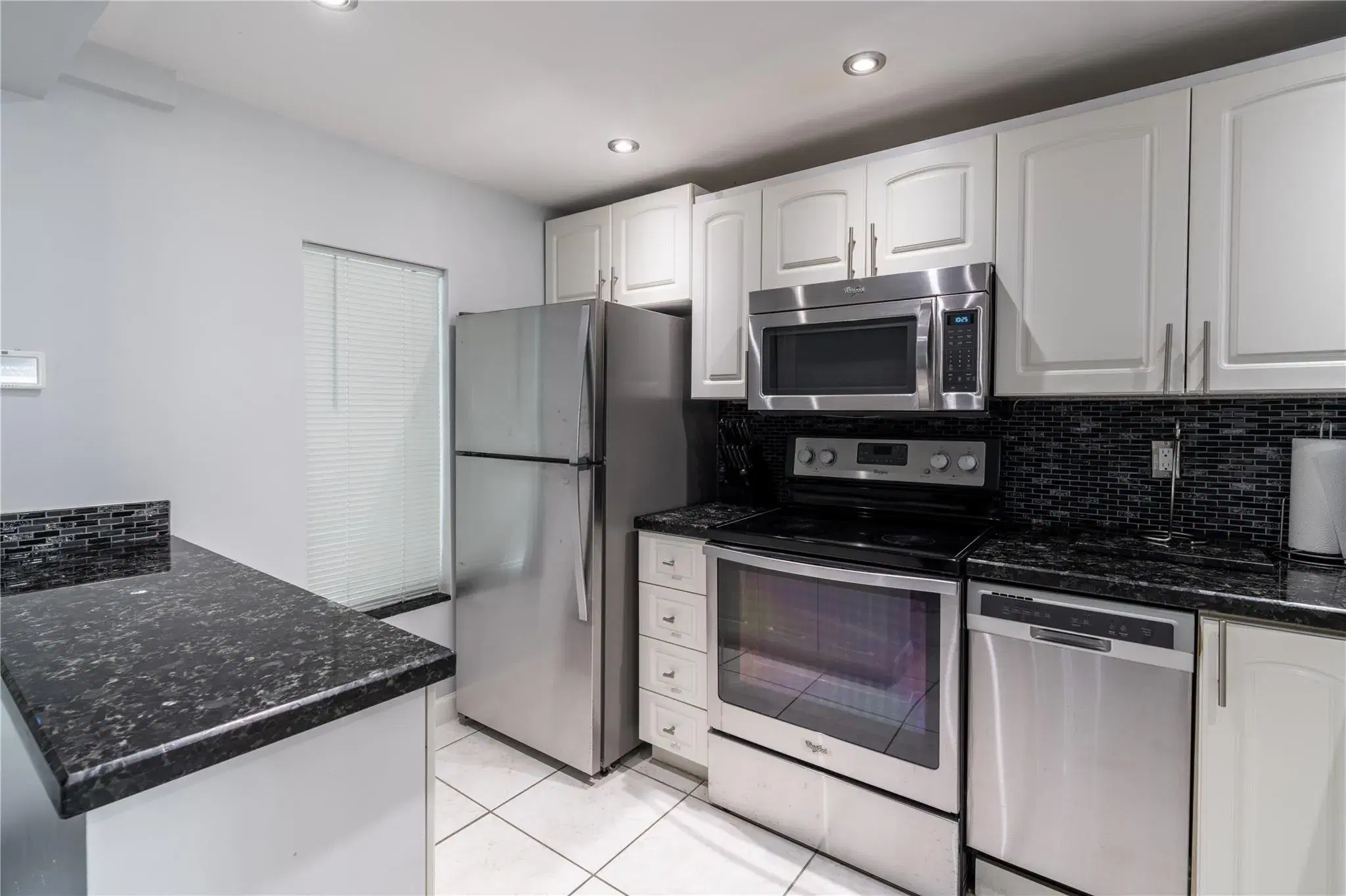 Picture of 470 Paradise Isle Blvd 105, Hallandale Beach, FL 33009