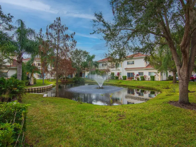 Picture of 556 7Th Sq 101, Vero Beach FL 32962