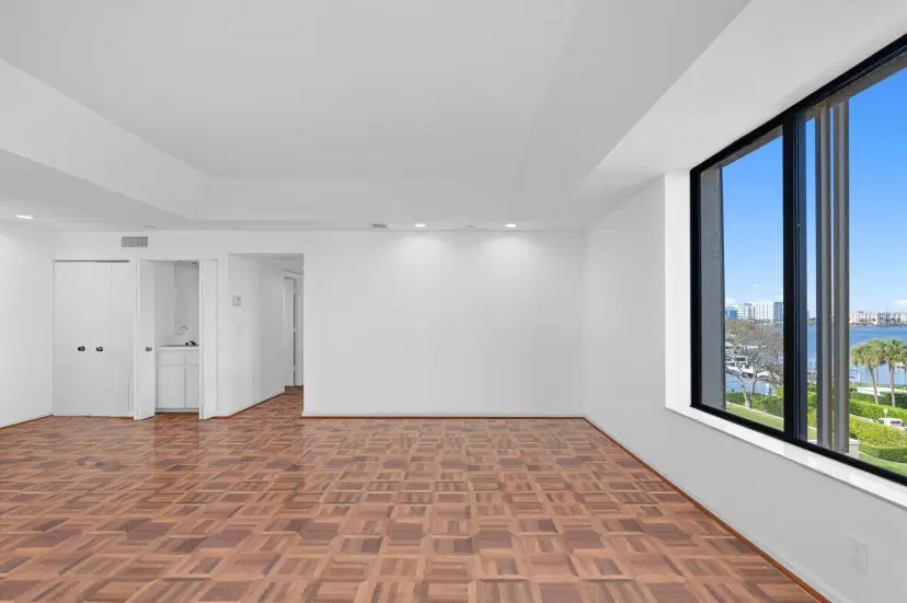 Picture of 150 Bradley Place 304, Palm Beach FL 33480