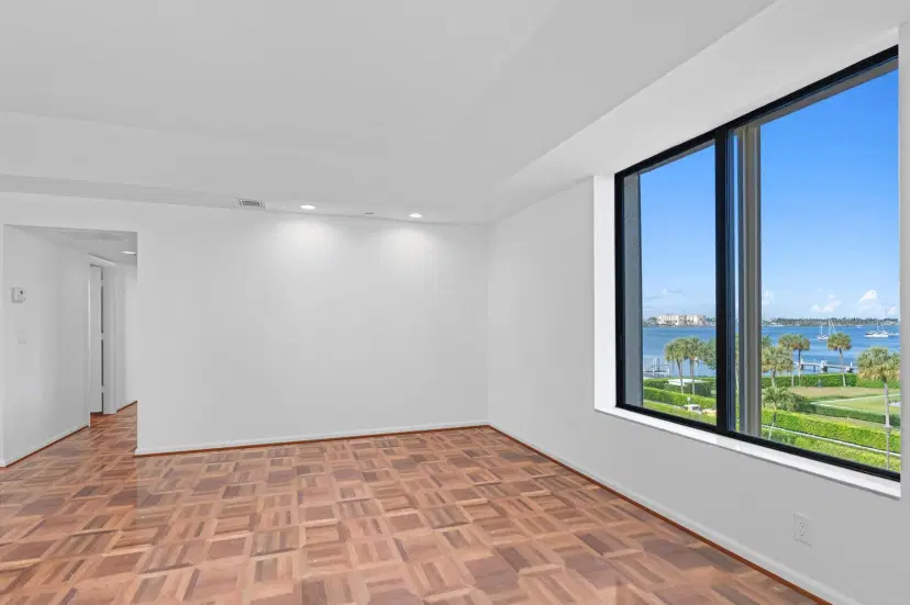Picture of 150 Bradley Place 304, Palm Beach FL 33480