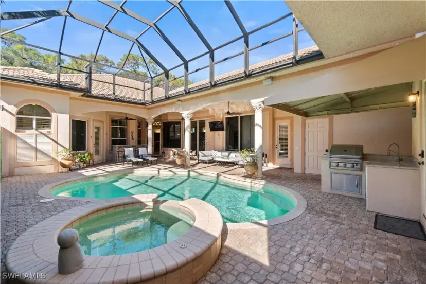Picture of 245 Charleston Ct, Naples FL 34110