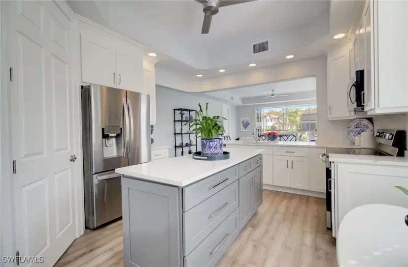 Picture of 4734 Stratford Ct 1702, Naples FL 34105