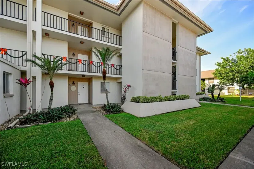 Picture of 2079 Barkeley Ln 6, Fort Myers FL 33907