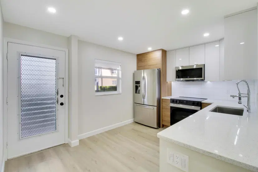 Picture of 300 NE 26Th Avenue 112, Boynton Beach FL 33435