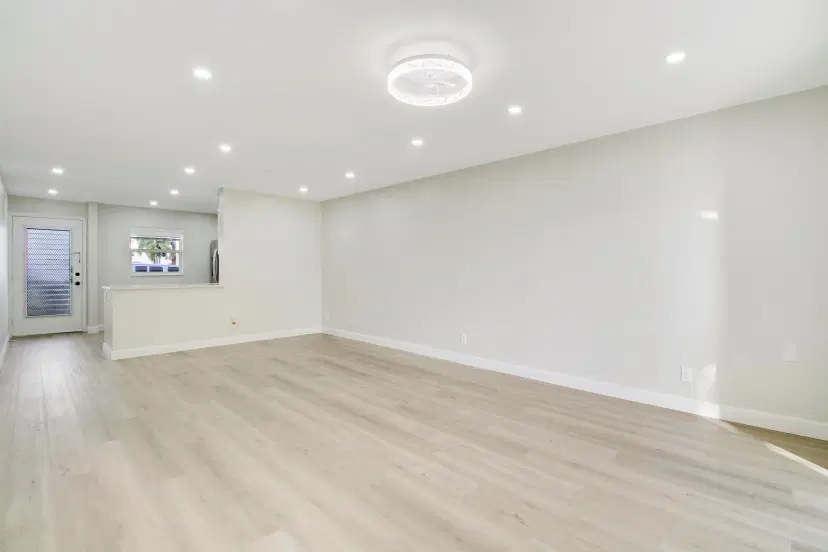 Picture of 300 NE 26Th Avenue 112, Boynton Beach FL 33435