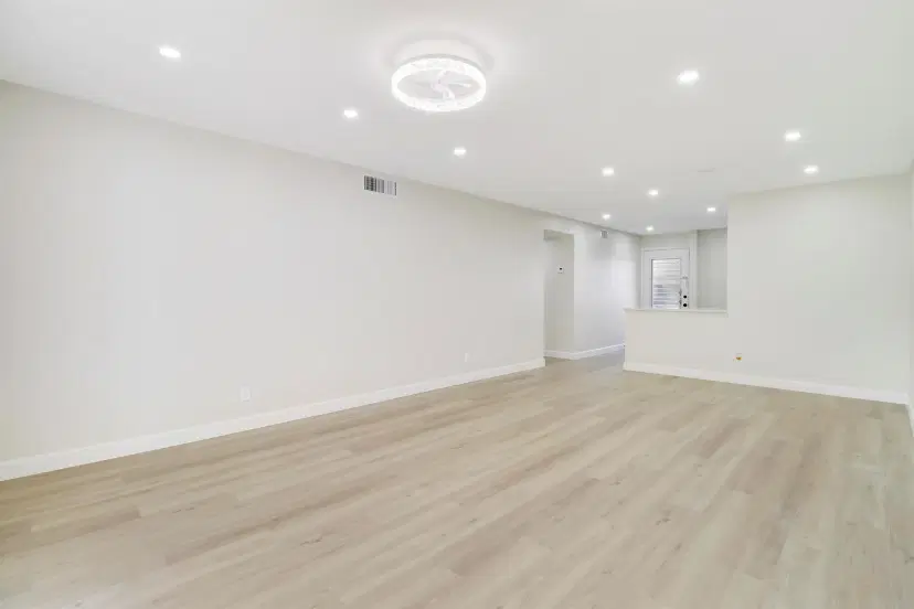 Picture of 300 NE 26Th Avenue 112, Boynton Beach FL 33435