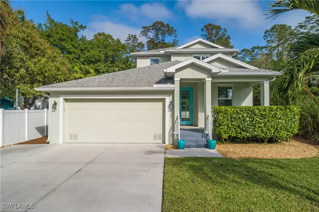 Picture of 2955 Pine Tree Dr, Naples, FL 34112