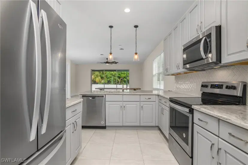 Picture of 2955 Pine Tree Dr, Naples FL 34112
