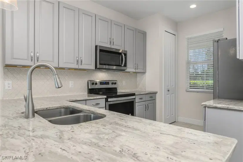 Picture of 2955 Pine Tree Dr, Naples FL 34112