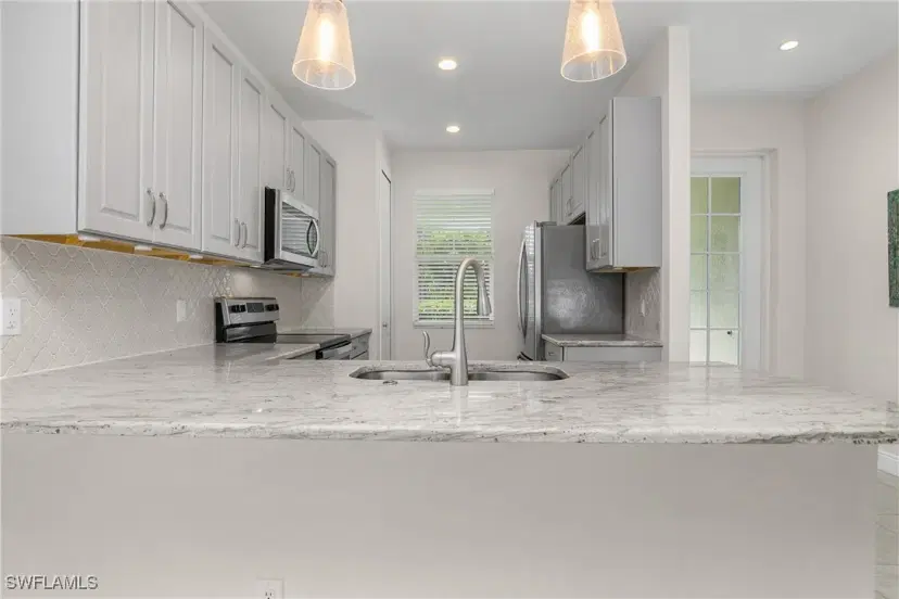 Picture of 2955 Pine Tree Dr, Naples FL 34112