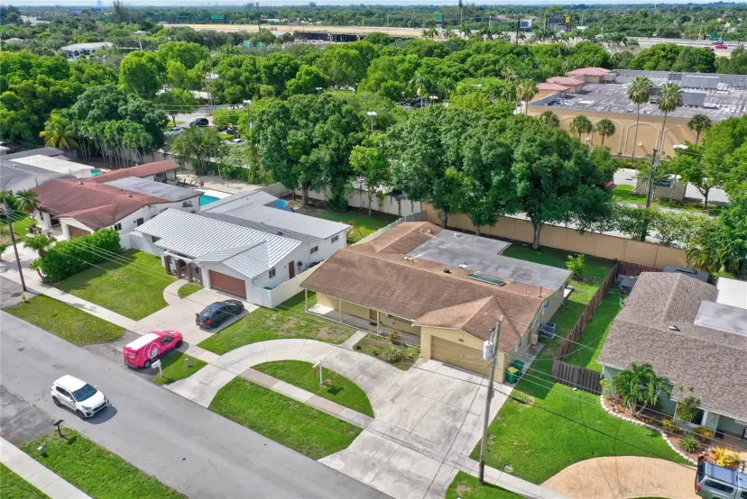 Picture of 12460 SW 2 St, Plantation FL 33325