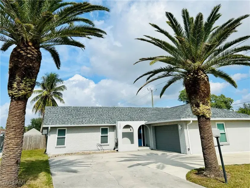 Picture of 1331 Piper Blvd, Naples FL 34110