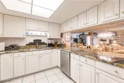 Picture of 1102 SE 39Th Ter 108, Cape Coral, FL 33904