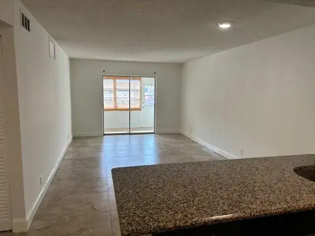 Picture of 2131 NE 1St Court 105, Boynton Beach FL 33435