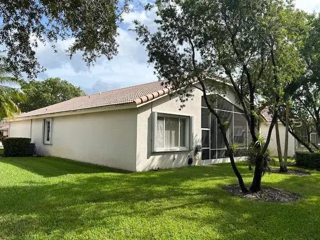 Picture of 9066 Bay Harbour Circle, West Palm Beach FL 33411