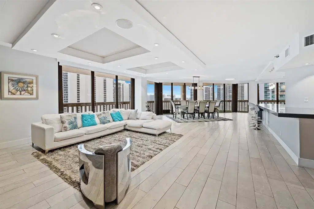 Picture of 19355 Turnberry Way 16Gr, Aventura, FL 33180