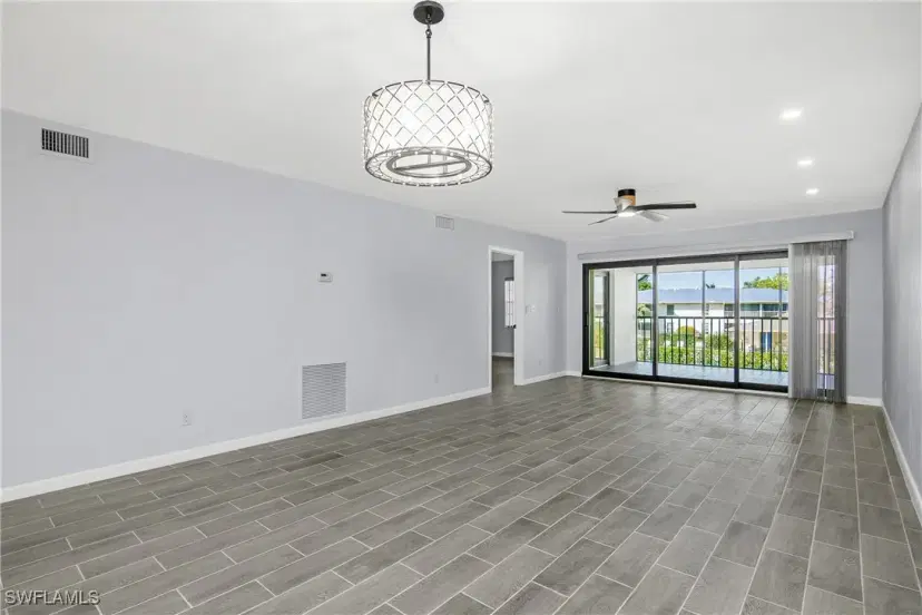 Picture of 131 Cypress Way E H, Naples FL 34110