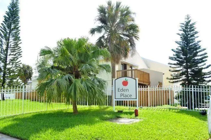 Picture of 633 Executive Center Drive L-101, West Palm Beach, FL 33401
