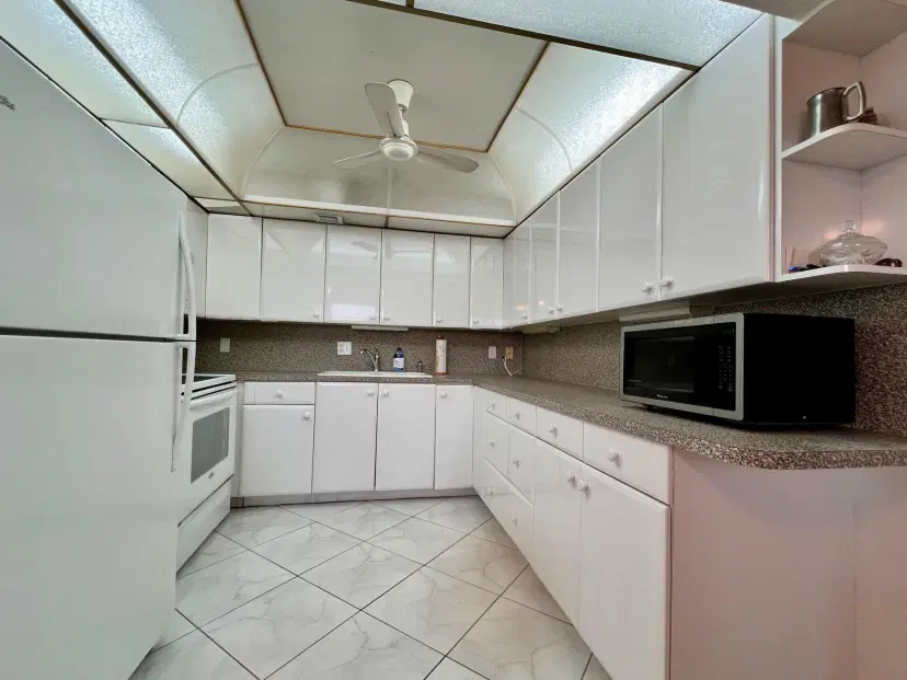 Picture of 461 Wellington J, West Palm Beach FL 33417