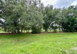 Picture of 5 Bass Ln 5, Naples, FL 34114