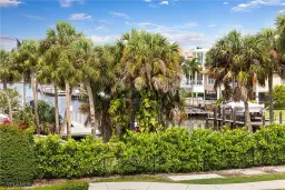 Picture of 9602 Vanderbilt Dr, Naples, FL 34108