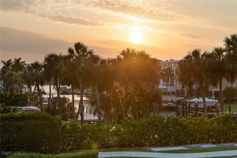 Picture of 9602 Vanderbilt Dr, Naples FL 34108