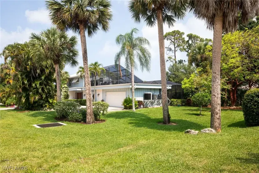 Picture of 9602 Vanderbilt Dr, Naples FL 34108