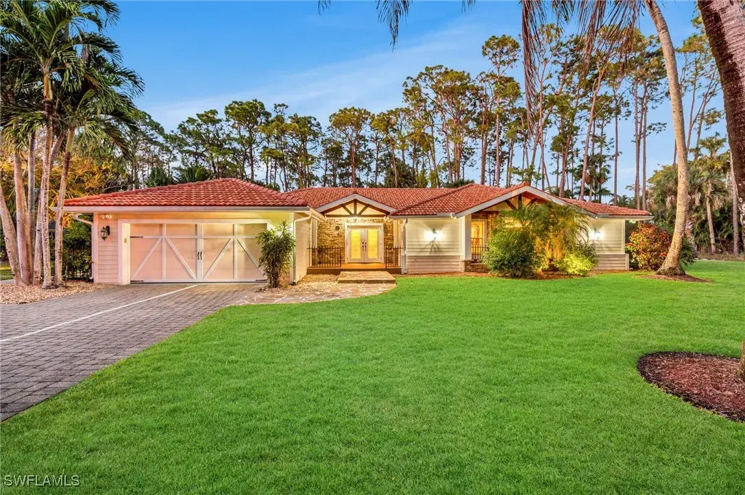 Picture of 2347 Coach House Ln, Naples, FL 34105