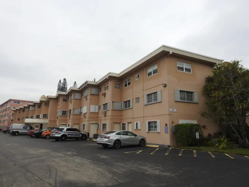 Picture of 181 NE 14Th Ave 14B, Hallandale Beach FL 33009