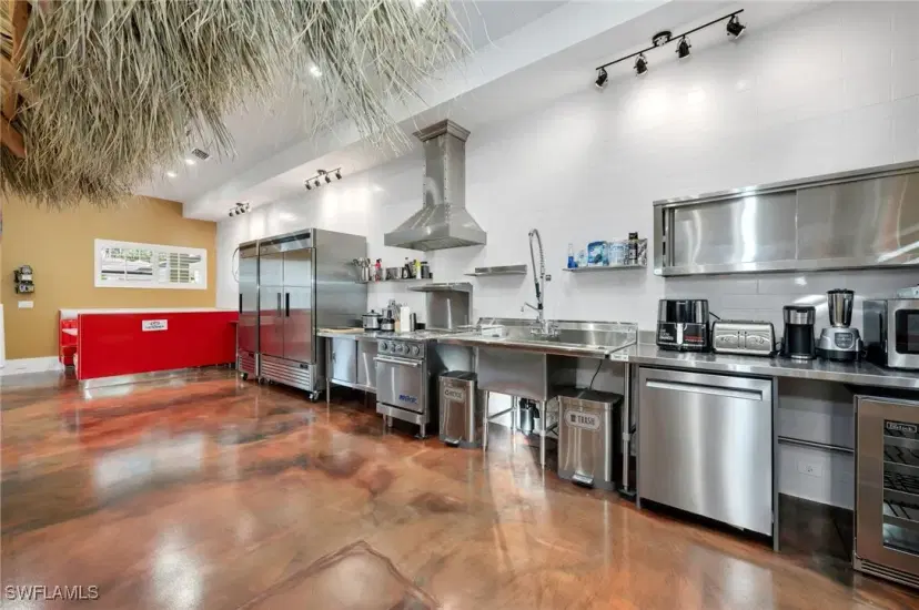 Picture of 2401 Coach House Ln, Naples FL 34105