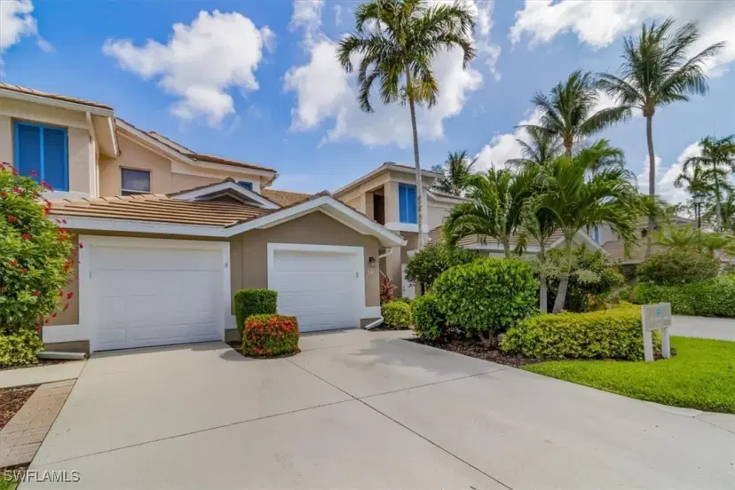 Picture of 817 Carrick Bend Cir 102, Naples FL 34110