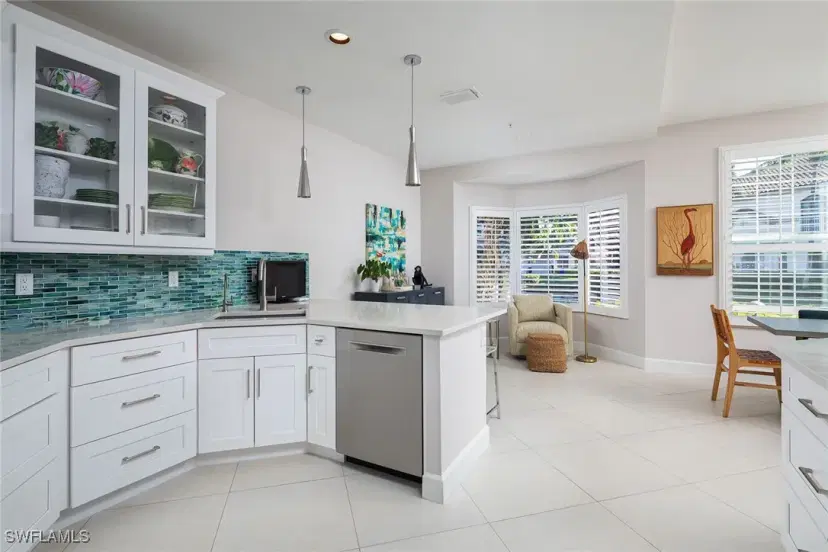 Picture of 142 Colonade Cir, Naples FL 34103