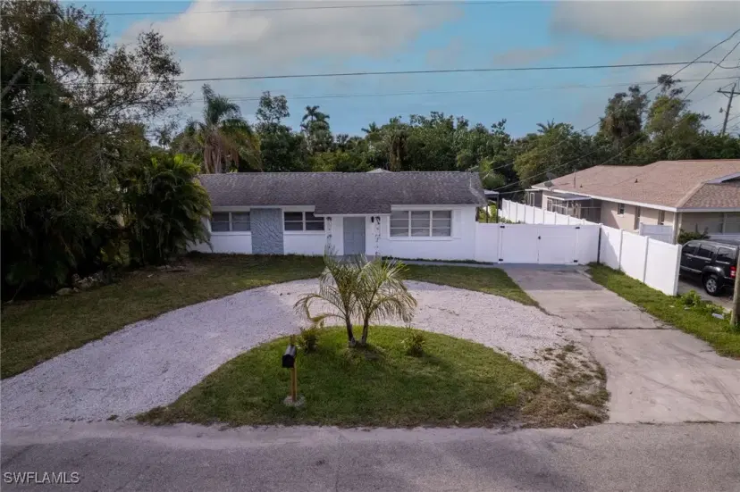 Picture of 60 Cardinal Dr, North Fort Myers FL 33917