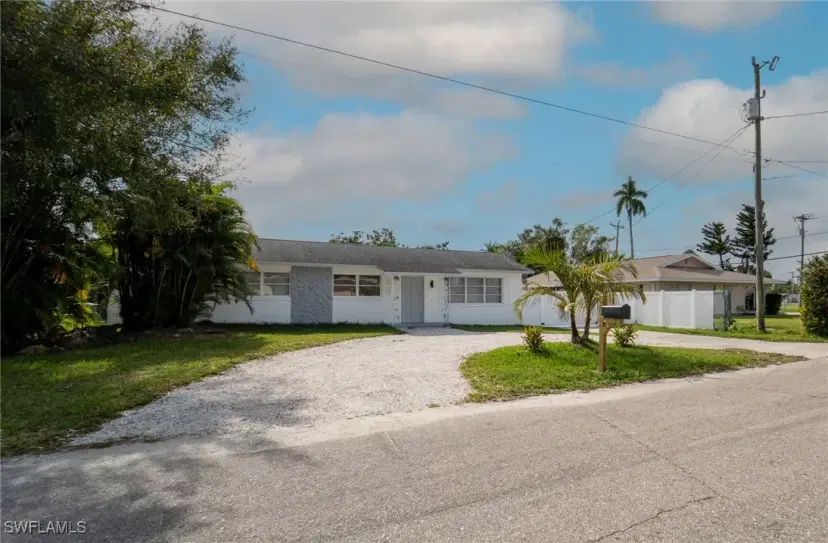 Picture of 60 Cardinal Dr, North Fort Myers FL 33917