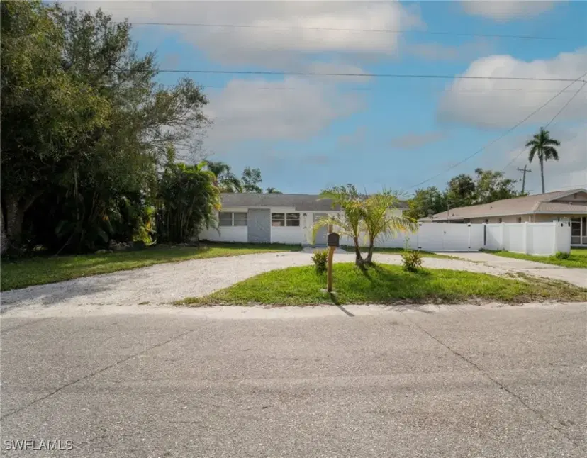Picture of 60 Cardinal Dr, North Fort Myers FL 33917