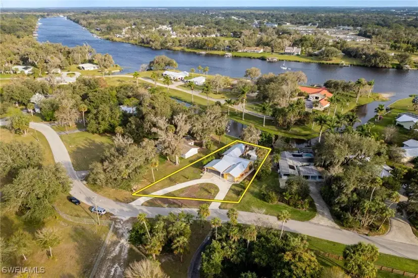 Picture of 617 Caloosa Estates Dr, Labelle FL 33935