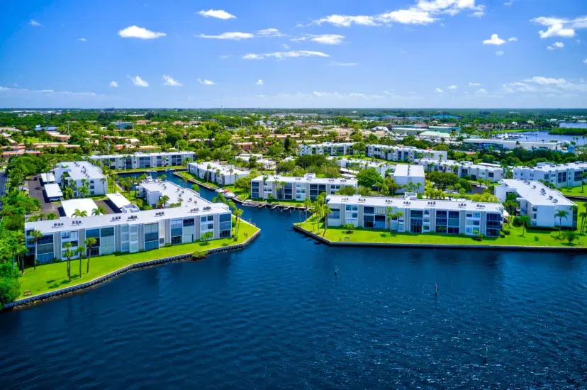 Picture of 1950 Sw Palm City RD 9-102, Stuart FL 34994