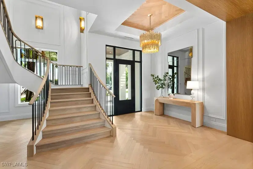 Picture of 774 S Golf Dr, Naples FL 34102