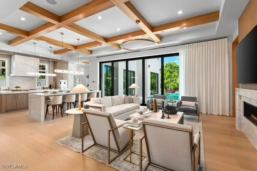 Picture of 774 S Golf Dr, Naples FL 34102