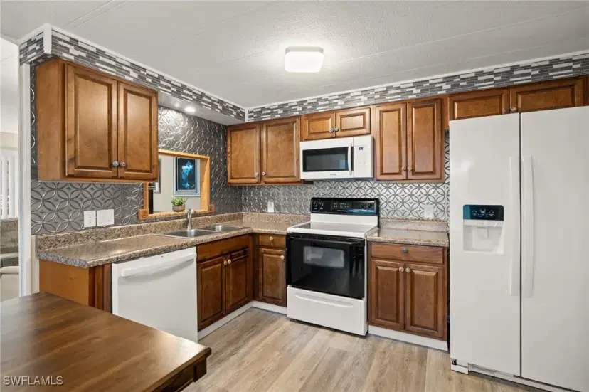 Picture of 788 Roses Ln, North Fort Myers FL 33917