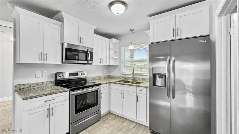 Picture of 805 Perry Ave, Lehigh Acres FL 33936